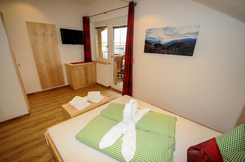 Ferienwohnung Gundolf Christine Arzl im Pitztal Pokoj fotografie