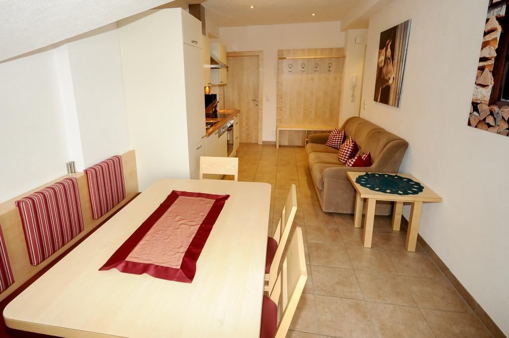 Ferienwohnung Gundolf Christine Arzl im Pitztal Pokoj fotografie