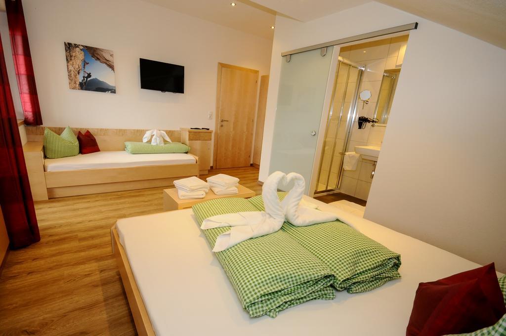 Ferienwohnung Gundolf Christine Arzl im Pitztal Pokoj fotografie