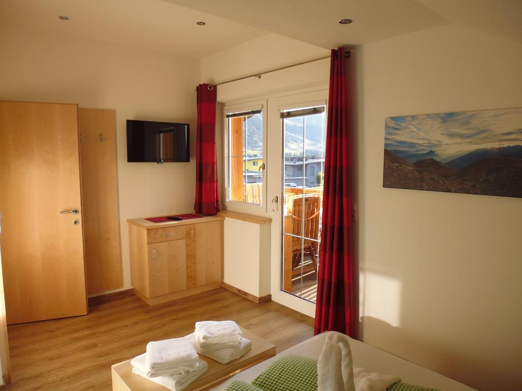 Ferienwohnung Gundolf Christine Arzl im Pitztal Pokoj fotografie