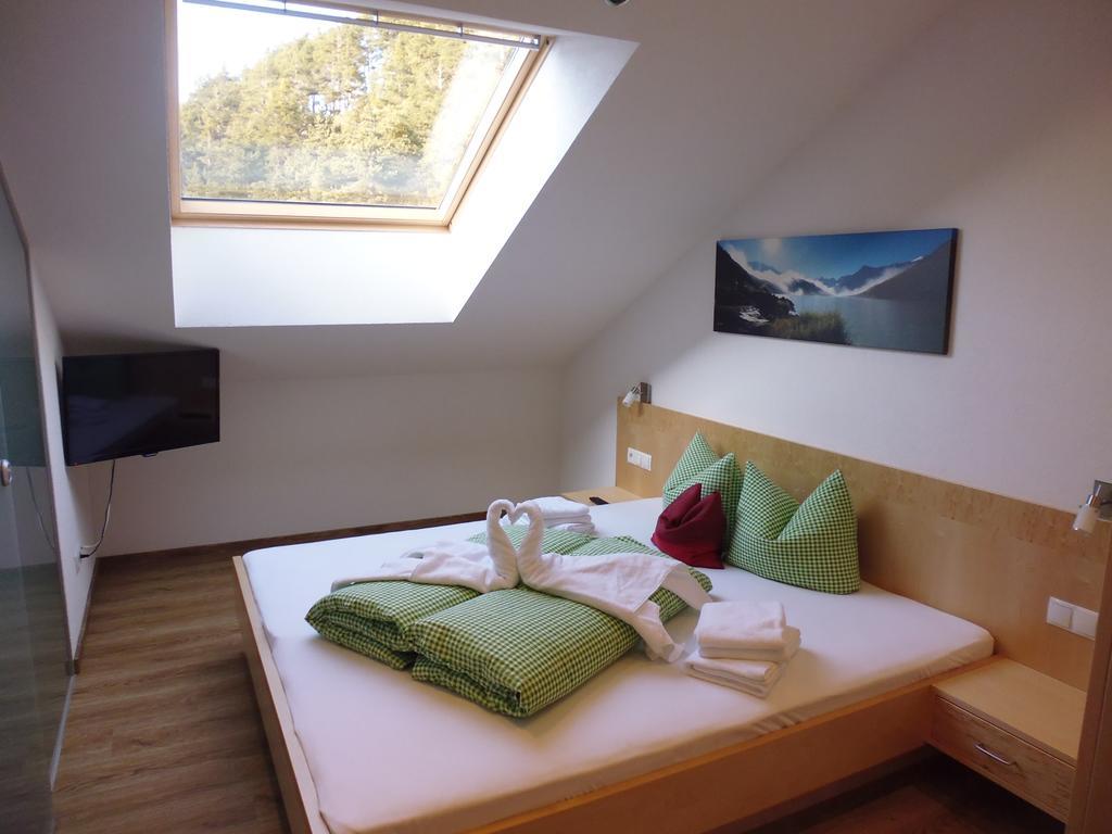 Ferienwohnung Gundolf Christine Arzl im Pitztal Pokoj fotografie